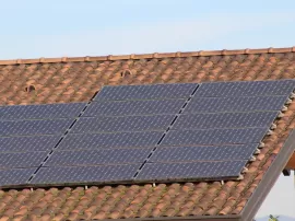 Noticias Francia implementará paneles solares obligatorios en estacionamientos