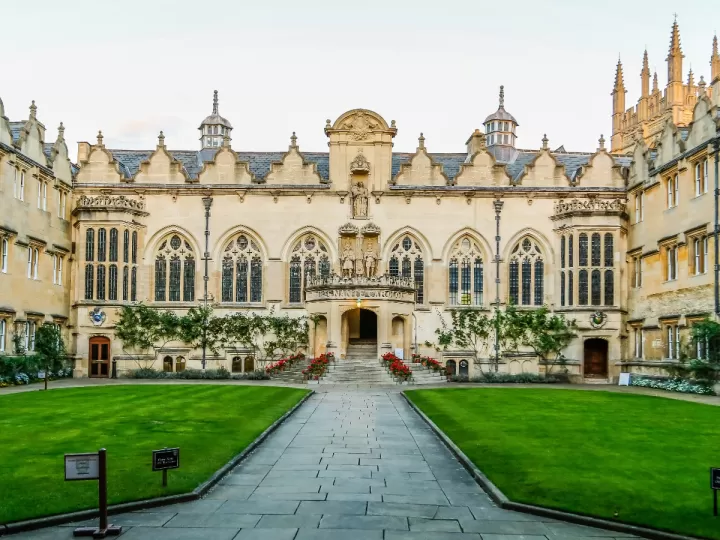 cuanto cuesta estudiar en oxford