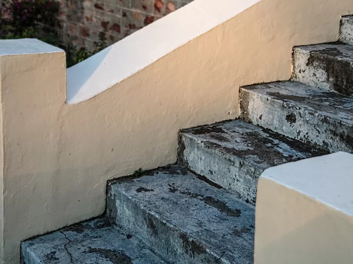 me pueden obligar los vecinos a limpiar la escalera